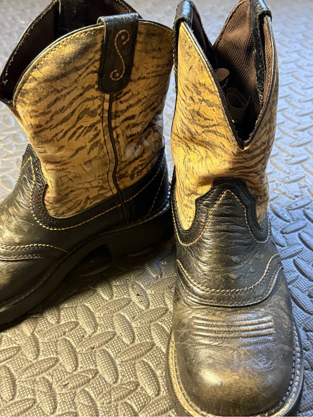 Justin Gypsy Women’s Cowboy Boots Style L9706 Ostrich Embossed Size 7b